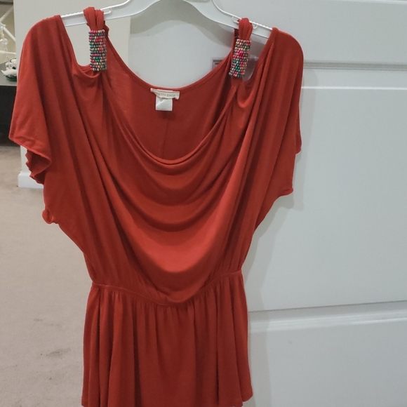 Pretty Good Cute orange cold shoulder top - Picture 1 of 15